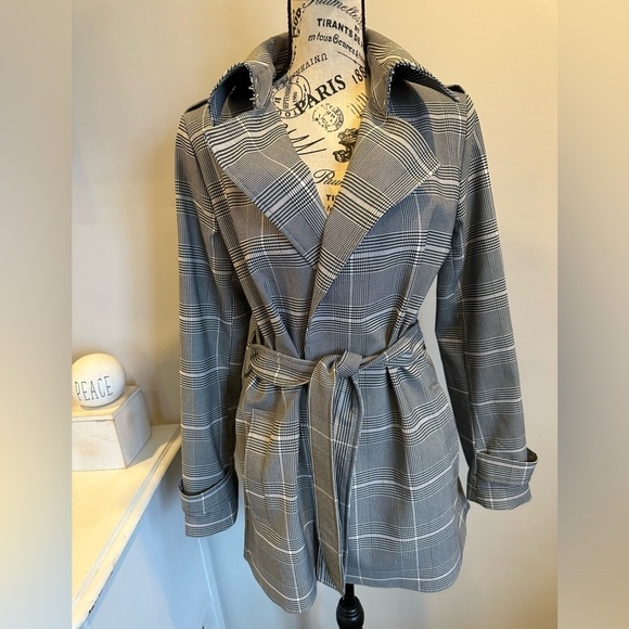 Carolina Belle Jackets & Blazers - Carolina Belle Montreal Belted Trench Coat Size Medium